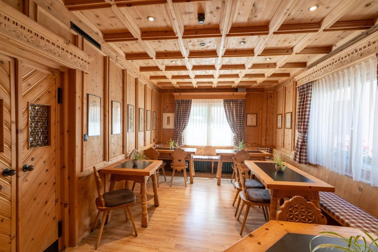 Hotel Alpina Zernez Esterno foto