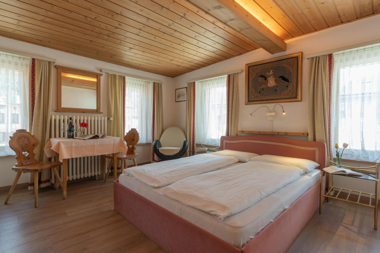Hotel Alpina Zernez Esterno foto
