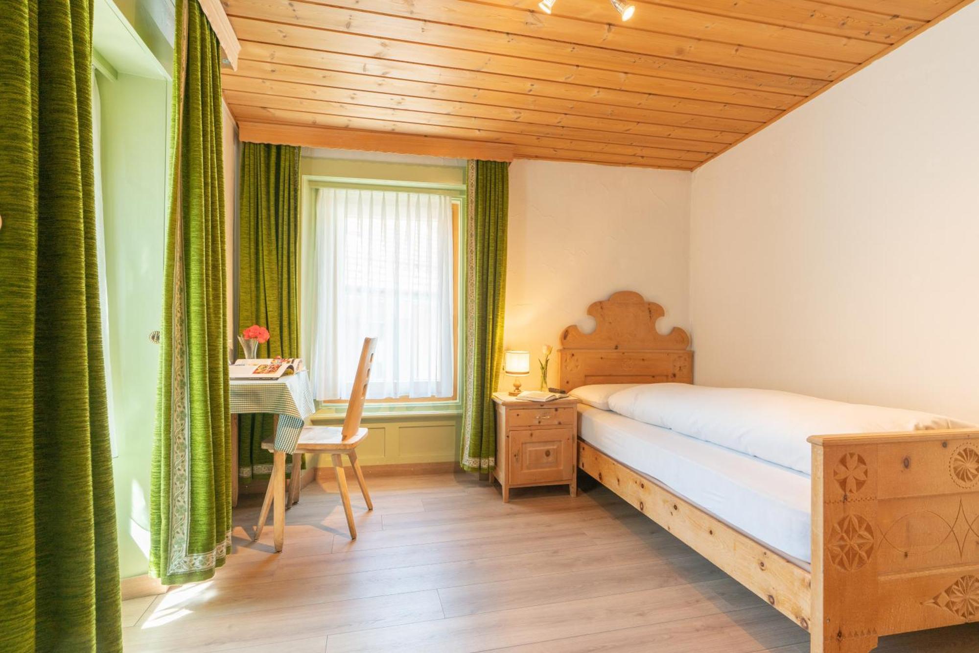 Hotel Alpina Zernez Esterno foto