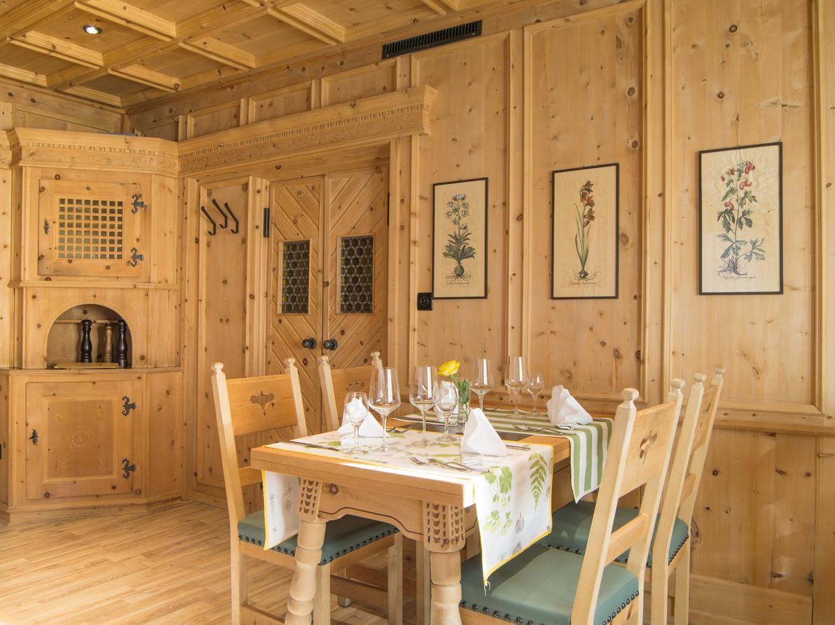 Hotel Alpina Zernez Esterno foto