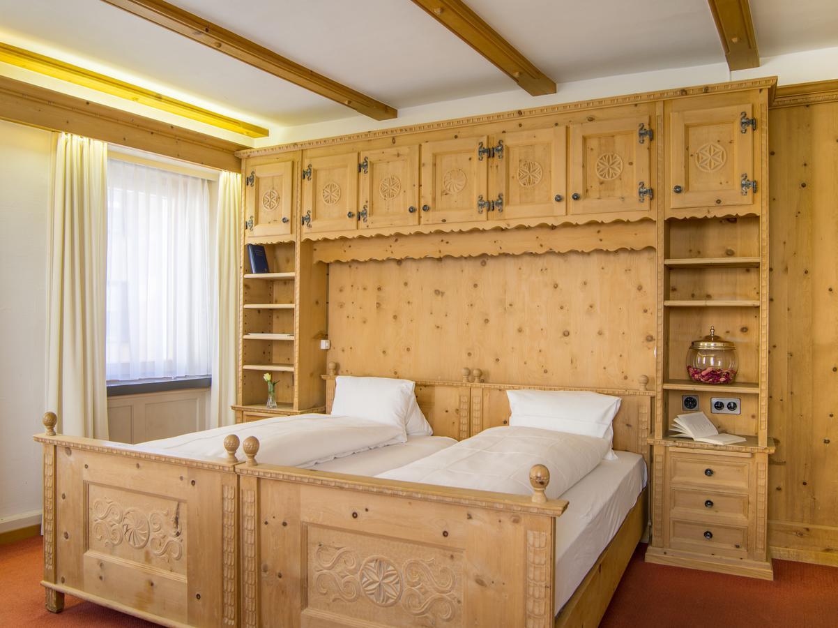 Hotel Alpina Zernez Esterno foto