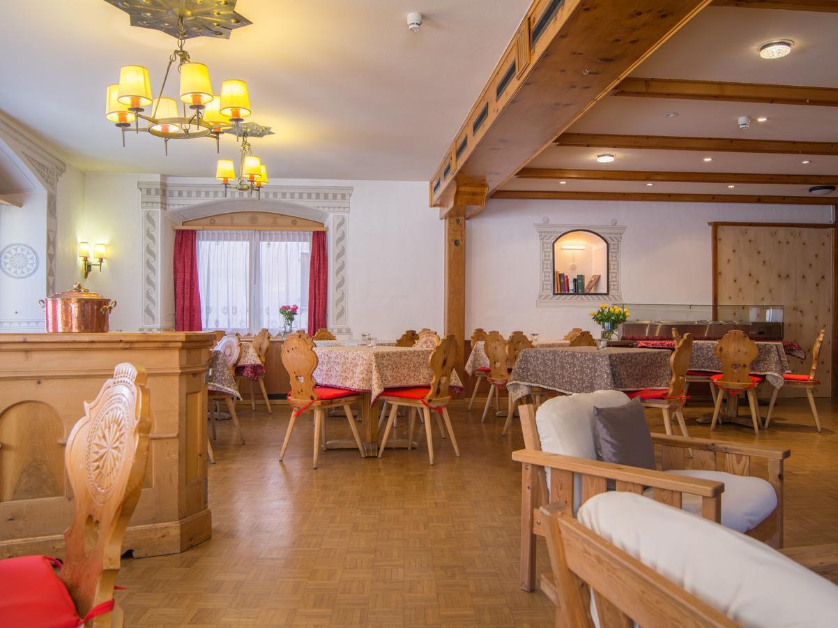 Hotel Alpina Zernez Esterno foto