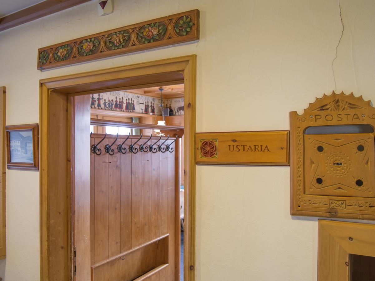 Hotel Alpina Zernez Esterno foto