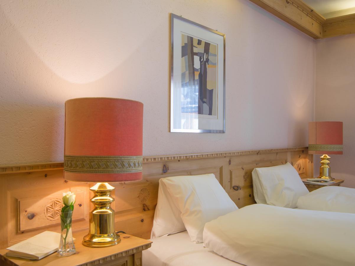 Hotel Alpina Zernez Esterno foto
