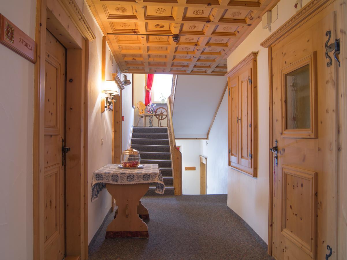 Hotel Alpina Zernez Esterno foto
