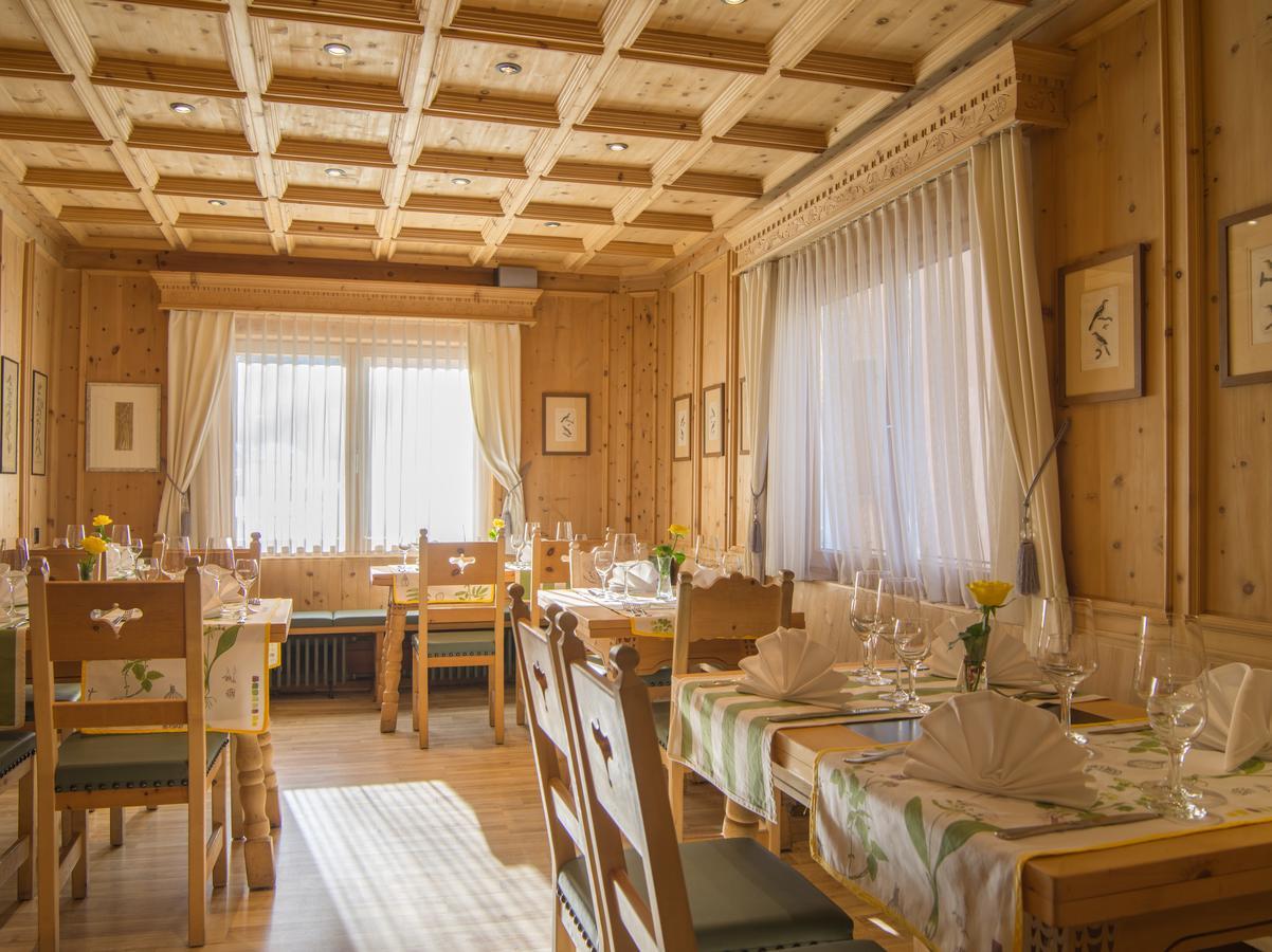 Hotel Alpina Zernez Esterno foto