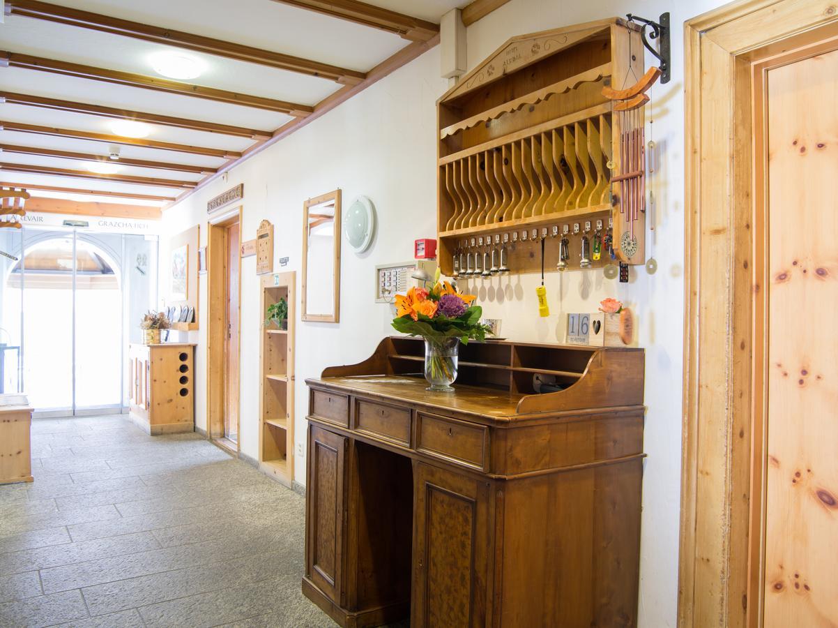 Hotel Alpina Zernez Esterno foto
